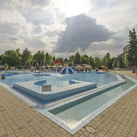 汉格斯特水上浴场酒店 3* Hajdúszoboszló